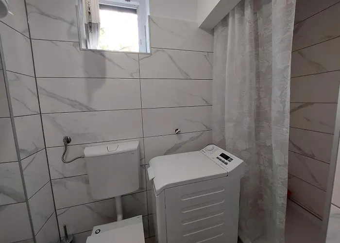 Timee First Row To 4*